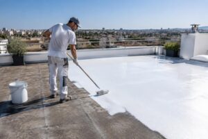 découvrez comment choisir une peinture blanche anti-chaleur pour toit-terrasse : critères, avantages et conseils pour protéger votre toiture et limiter la chaleur.