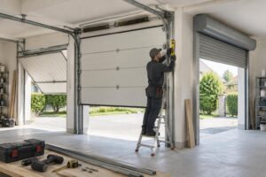 découvrez les étapes et conseils essentiels pour poser une porte de garage sectionnelle, basculante ou enroulable en toute sécurité.